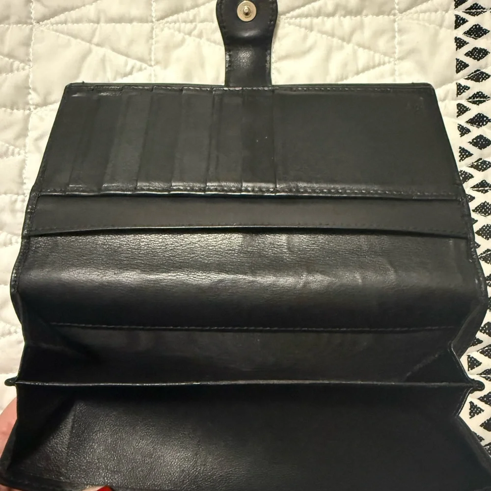 Black Vintage Gucci Leather Wallet- Gold Emblem - Picture 10 of 13